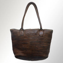 Load image into Gallery viewer, Vintage Vogue Leather Shoulder Bag