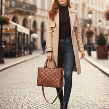 Load image into Gallery viewer, Trafford Quilted Leather Purse