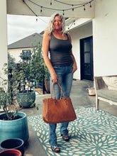 Load image into Gallery viewer, Circle Mountain Leather Crossbody Purse