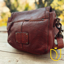 Load image into Gallery viewer, Woodland Hills Small Leather Crossbody Purse