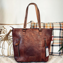 Load image into Gallery viewer, Mandeville Canyon Western Leather Shoulder Tote Bag