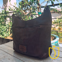 Load image into Gallery viewer, Apulia Italian Leather Shoulder Bag