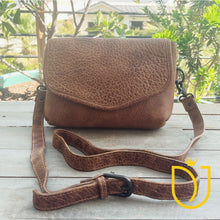 Load image into Gallery viewer, The Wallace Tan Vintage Leather Crossbody Purse