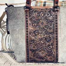 Load image into Gallery viewer, Mandeville Canyon Western Leather Shoulder Tote Bag