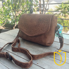 Load image into Gallery viewer, The Wallace Tan Vintage Leather Crossbody Purse