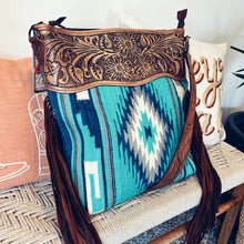 Load image into Gallery viewer, Desert Diamond Western Leather Crossbody Purse