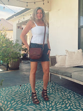 Load image into Gallery viewer, Woodland Hills Small Leather Crossbody Purse