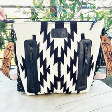 Load image into Gallery viewer, White Mountain Western Leather Crossbody Purse