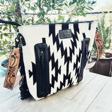 Load image into Gallery viewer, White Mountain Western Leather Crossbody Purse