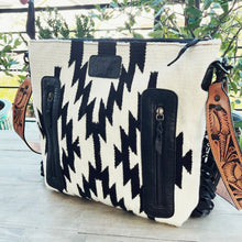Load image into Gallery viewer, White Mountain Western Leather Crossbody Purse