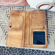 Load image into Gallery viewer, Pelican Brown Vintage Leather Wallet