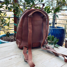 Load image into Gallery viewer, White Daisy Western Leather Backpack