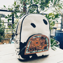 Load image into Gallery viewer, Plainview Western Leather Backpack