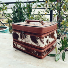 Load image into Gallery viewer, Trail Heritage Hand Tooled Leather Jewelry Box