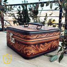 Load image into Gallery viewer, Collier Hand Tooled Leather Jewelry Box