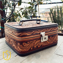 Load image into Gallery viewer, Collier Hand Tooled Leather Jewelry Box