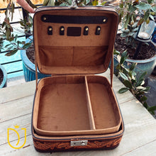 Load image into Gallery viewer, Collier Hand Tooled Leather Jewelry Box