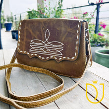 Load image into Gallery viewer, Wild Oak Leather Crossbody Purse