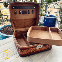 Load image into Gallery viewer, Collier Hand Tooled Leather Jewelry Box
