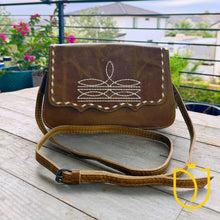 Load image into Gallery viewer, Wild Oak Leather Crossbody Purse