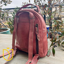 Load image into Gallery viewer, Saratoga Springs Vintage Leather Backpack