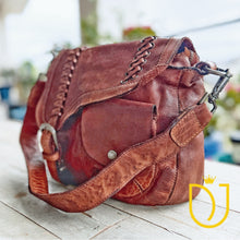 Load image into Gallery viewer, Veneto Italian Leather Shoulder Bag
