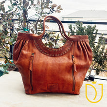 Load image into Gallery viewer, Timeless Treasure Leather Shoulder Bag
