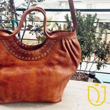 Load image into Gallery viewer, Timeless Treasure Leather Shoulder Bag