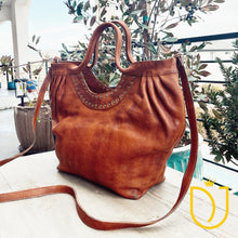 Load image into Gallery viewer, Timeless Treasure Leather Shoulder Bag