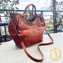 Load image into Gallery viewer, Timeless Treasure Leather Shoulder Bag
