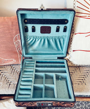 Load image into Gallery viewer, Spanish Trail Hand Tooled Leather Jewelry Case