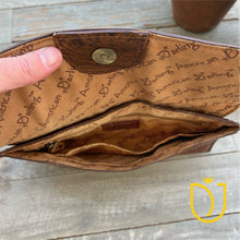 Load image into Gallery viewer, Cowden Place Leather Crossbody Purse