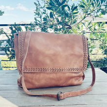 Load image into Gallery viewer, Barnhart Vintage Leather Crossbody Purse