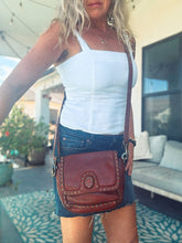 Load image into Gallery viewer, Woodland Hills Small Leather Crossbody Purse
