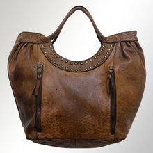 Load image into Gallery viewer, Timeless Treasure Leather Shoulder Bag
