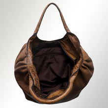 Load image into Gallery viewer, Timeless Treasure Leather Shoulder Bag
