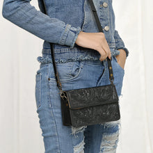 Load image into Gallery viewer, Old Spur Small Hand Tooled Leather Purse
