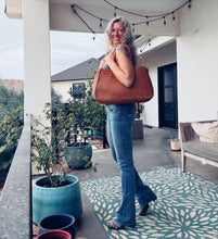 Load image into Gallery viewer, Circle Mountain Leather Crossbody Purse
