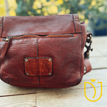 Load image into Gallery viewer, Woodland Hills Small Leather Crossbody Purse
