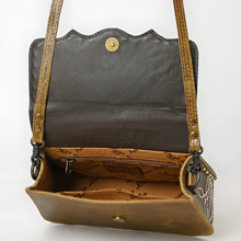 Load image into Gallery viewer, Wild Oak Leather Crossbody Purse
