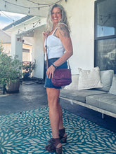Load image into Gallery viewer, Woodland Hills Small Leather Crossbody Purse
