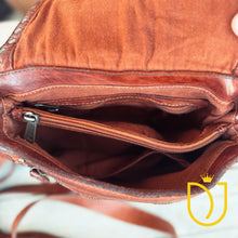 Load image into Gallery viewer, Woodland Hills Small Leather Crossbody Purse
