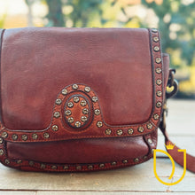 Load image into Gallery viewer, Woodland Hills Small Leather Crossbody Purse
