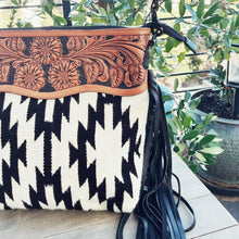 Load image into Gallery viewer, White Mountain Western Leather Crossbody Purse
