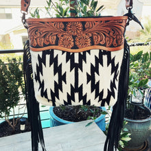 Load image into Gallery viewer, White Mountain Western Leather Crossbody Purse
