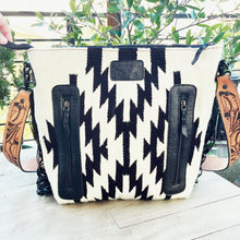Load image into Gallery viewer, White Mountain Western Leather Crossbody Purse

