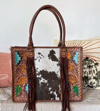 Load image into Gallery viewer, Great Bluff Western Leather Tote Bag
