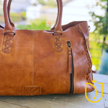 Load image into Gallery viewer, Belleford Leather Crossbody Purse
