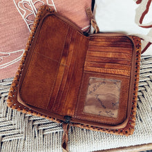 Load image into Gallery viewer, Thunder Creek Western Leather Crossbody Wallet
