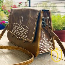 Load image into Gallery viewer, Wild Oak Leather Crossbody Purse
